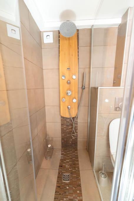 Sk Joli Studio, Le Port, Clim, Tramway, Wifi 17 Bonaparte Appartement *